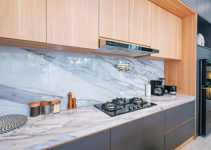 Surya - Luxurious 2br Private In Quiet Area Of